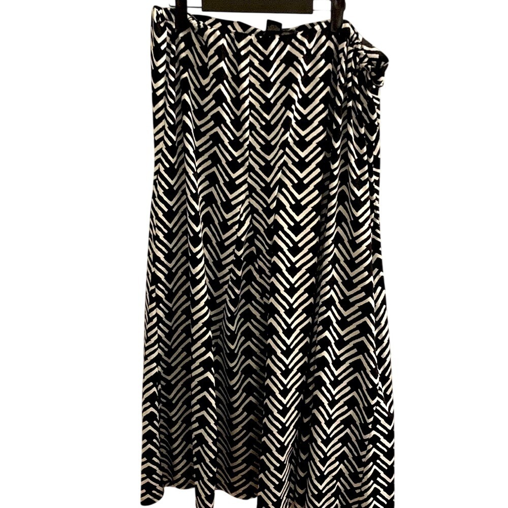 New Directions Maxi Skirt Women 1X Black White Chevron Geometric Stretch Knit